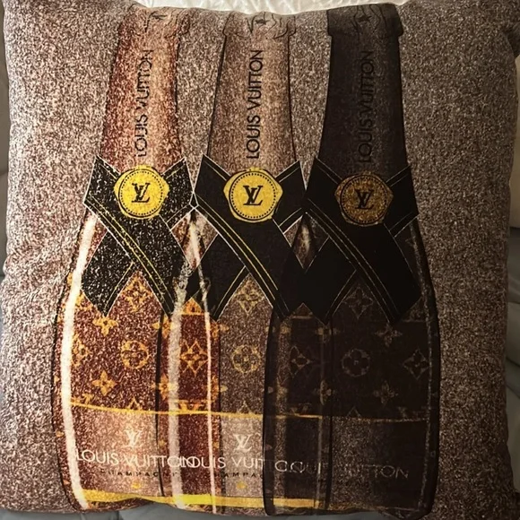 Decorative Pillows SET of 3. NON Branded New Out Of Package. - Picture 9 of 11